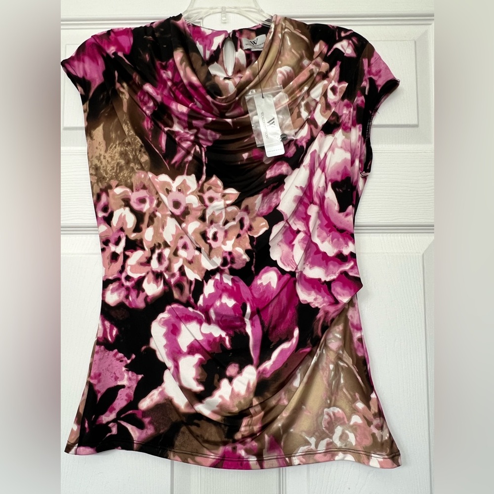Women’s dress shirt with keyhole back